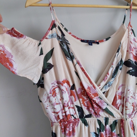 🆕🌿FLORAL MAXI DRESS🌿 - Picture 5 of 9